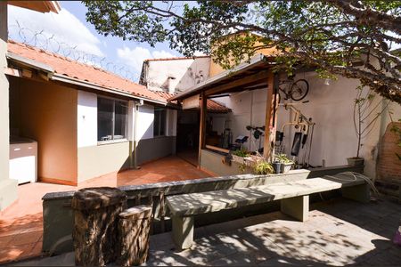 Casa à venda com 400m², 6 quartos e 2 vagas Casa à venda com 400m², 6 quartos e 2 vagasÁrea externa