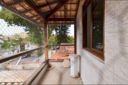 Casa à venda com 400m², 6 quartos e 2 vagas Casa à venda com 400m², 6 quartos e 2 vagasÁrea externa Casa 2