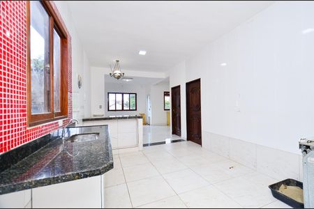 Casa à venda com 400m², 6 quartos e 2 vagas Casa à venda com 400m², 6 quartos e 2 vagasCozinha Casa 2