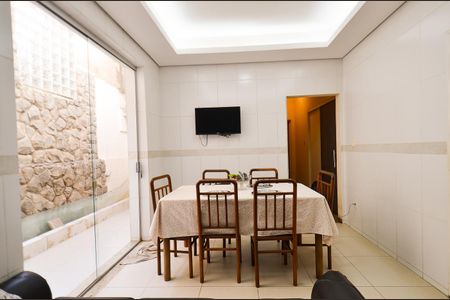 Casa à venda com 400m², 6 quartos e 2 vagas Casa à venda com 400m², 6 quartos e 2 vagasSala de Jantar