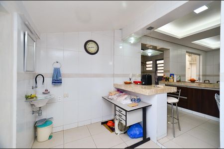 Casa à venda com 400m², 6 quartos e 2 vagas Casa à venda com 400m², 6 quartos e 2 vagasCozinha