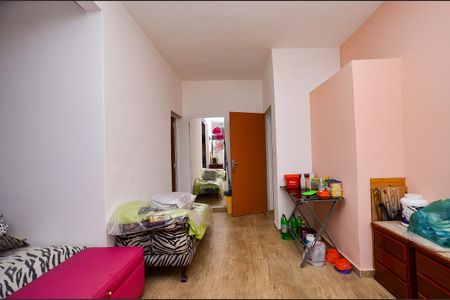 Casa à venda com 400m², 6 quartos e 2 vagas Casa à venda com 400m², 6 quartos e 2 vagasQuarto Casa 2