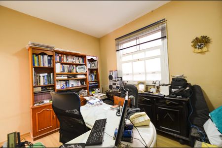 Casa à venda com 400m², 6 quartos e 2 vagas Casa à venda com 400m², 6 quartos e 2 vagasQuarto 1