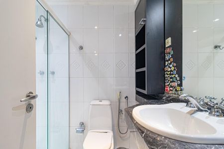 Apartamento à venda com 190m², 3 quartos e 2 vagasBanheiro da Suíte 1