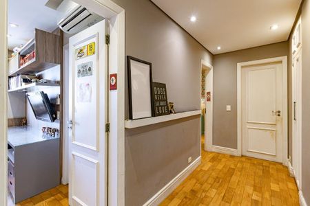 Apartamento à venda com 190m², 3 quartos e 2 vagasCorredor