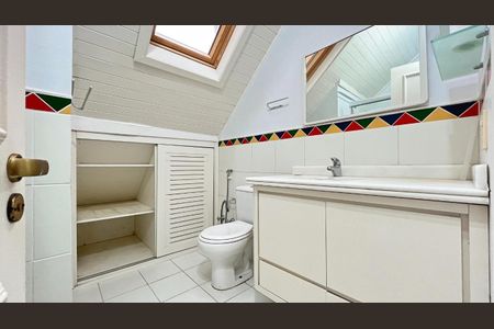 Casa de condomínio à venda com 177m², 3 quartos e 2 vagasBanheiro