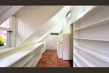 Casa de condomínio à venda com 177m², 3 quartos e 2 vagasQuarto