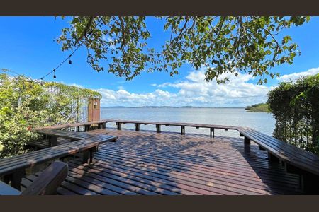 Casa de condomínio à venda com 177m², 3 quartos e 2 vagasVista