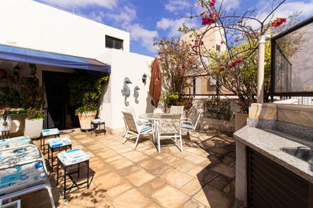 Apartamento à venda com 264m², 4 quartos e 6 vagas Apartamento à venda com 264m², 4 quartos e 6 vagasTerraço privativo