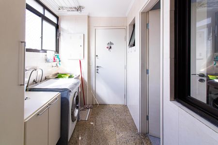 Apartamento à venda com 264m², 4 quartos e 6 vagas Apartamento à venda com 264m², 4 quartos e 6 vagasÁrea de Serviço