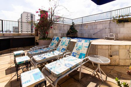 Apartamento à venda com 264m², 4 quartos e 6 vagas Apartamento à venda com 264m², 4 quartos e 6 vagasTerraço privativo