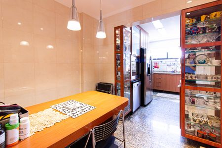 Apartamento à venda com 264m², 4 quartos e 6 vagas Apartamento à venda com 264m², 4 quartos e 6 vagasCozinha