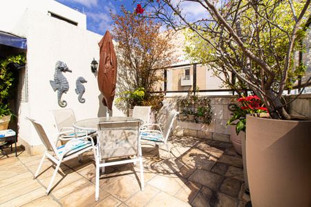 Apartamento à venda com 264m², 4 quartos e 6 vagas Apartamento à venda com 264m², 4 quartos e 6 vagasTerraço privativo