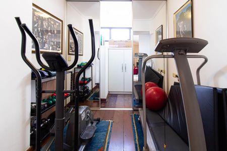 Apartamento à venda com 264m², 4 quartos e 6 vagas Apartamento à venda com 264m², 4 quartos e 6 vagasGinástica