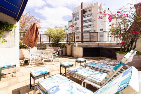 Apartamento à venda com 264m², 4 quartos e 6 vagas Apartamento à venda com 264m², 4 quartos e 6 vagasTerraço privativo