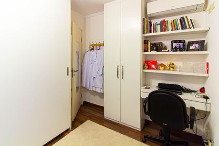 Apartamento à venda com 264m², 4 quartos e 6 vagas Apartamento à venda com 264m², 4 quartos e 6 vagasQuarto 2