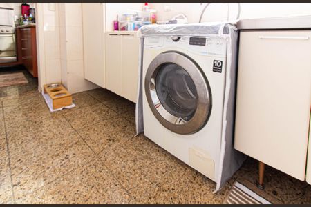 Apartamento à venda com 264m², 4 quartos e 6 vagas Apartamento à venda com 264m², 4 quartos e 6 vagasÁrea de Serviço