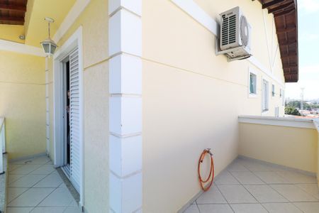 Sacada Suíte de casa à venda com 3 quartos, 153m² em Vila Nivi, São Paulo