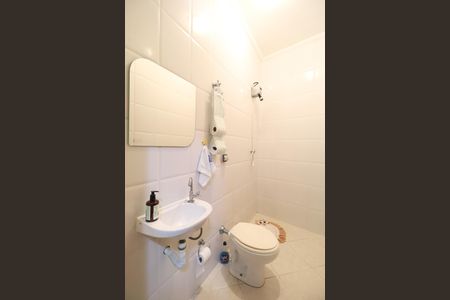 Casa à venda com 153m², 3 quartos e 4 vagas Casa à venda com 153m², 3 quartos e 4 vagasBanheiro de Serviço