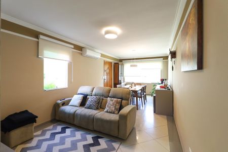 Sala de casa à venda com 3 quartos, 153m² em Vila Nivi, São Paulo