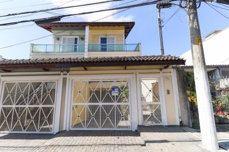 Casa à venda com 153m², 3 quartos e 4 vagas Casa à venda com 153m², 3 quartos e 4 vagasFachada