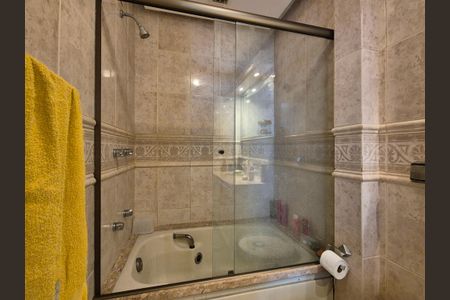 Apartamento à venda com 190m², 3 quartos e 2 vagas Apartamento à venda com 190m², 3 quartos e 2 vagasBanheiro da Suíte