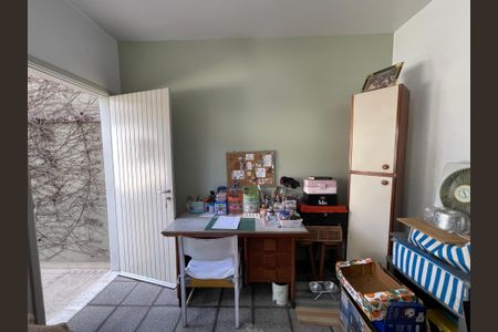 Casa à venda com 244m², 4 quartos e 4 vagas Casa à venda com 244m², 4 quartos e 4 vagasQuarto 4