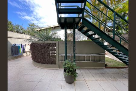 Casa à venda com 244m², 4 quartos e 4 vagas Casa à venda com 244m², 4 quartos e 4 vagasQuintal