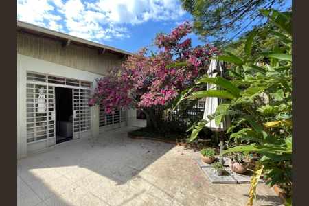 Casa à venda com 244m², 4 quartos e 4 vagas Casa à venda com 244m², 4 quartos e 4 vagasQuintal