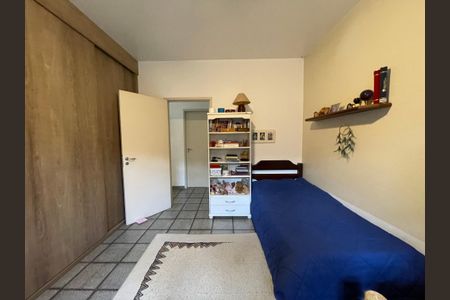 Casa à venda com 244m², 4 quartos e 4 vagas Casa à venda com 244m², 4 quartos e 4 vagasQuarto 1