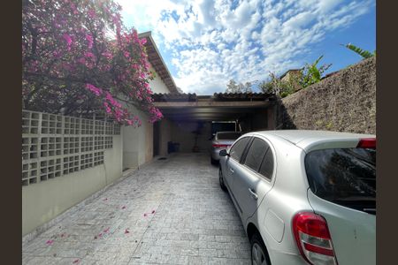 Casa à venda com 244m², 4 quartos e 4 vagas Casa à venda com 244m², 4 quartos e 4 vagasGaragem