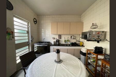 Casa à venda com 244m², 4 quartos e 4 vagas Casa à venda com 244m², 4 quartos e 4 vagasCozinha