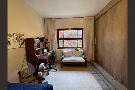 Casa à venda com 244m², 4 quartos e 4 vagas Casa à venda com 244m², 4 quartos e 4 vagasQuarto 1