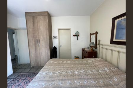 Casa à venda com 244m², 4 quartos e 4 vagas Casa à venda com 244m², 4 quartos e 4 vagasQuarto 3