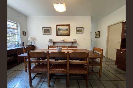 Casa à venda com 244m², 4 quartos e 4 vagas Casa à venda com 244m², 4 quartos e 4 vagasSala de Jantar