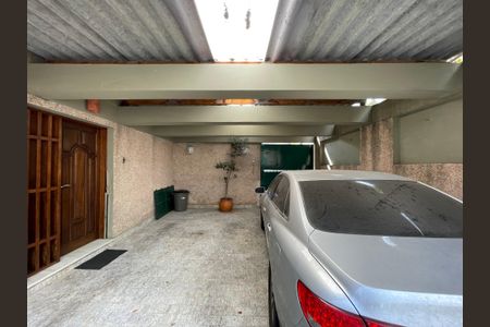 Casa à venda com 244m², 4 quartos e 4 vagas Casa à venda com 244m², 4 quartos e 4 vagasGaragem