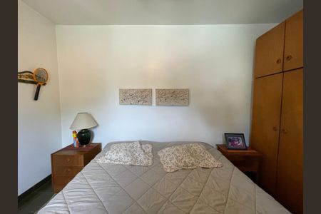 Casa à venda com 244m², 4 quartos e 4 vagas Casa à venda com 244m², 4 quartos e 4 vagasQuarto 7