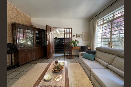 Casa à venda com 244m², 4 quartos e 4 vagas Casa à venda com 244m², 4 quartos e 4 vagasSala