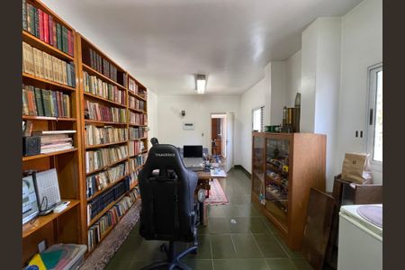 Casa à venda com 244m², 4 quartos e 4 vagas Casa à venda com 244m², 4 quartos e 4 vagasQuarto 6