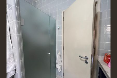 Casa à venda com 244m², 4 quartos e 4 vagas Casa à venda com 244m², 4 quartos e 4 vagasBanheiro 6