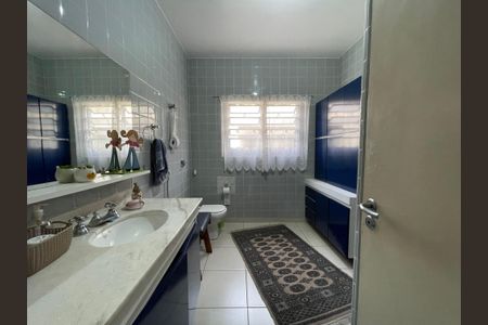 Casa à venda com 244m², 4 quartos e 4 vagas Casa à venda com 244m², 4 quartos e 4 vagasBanheiro 6