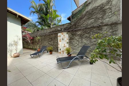 Casa à venda com 244m², 4 quartos e 4 vagas Casa à venda com 244m², 4 quartos e 4 vagasQuintal