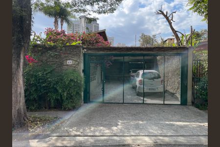 Casa à venda com 244m², 4 quartos e 4 vagas Casa à venda com 244m², 4 quartos e 4 vagasFachada