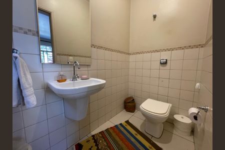 Casa à venda com 244m², 4 quartos e 4 vagas Casa à venda com 244m², 4 quartos e 4 vagasBanheiro 2