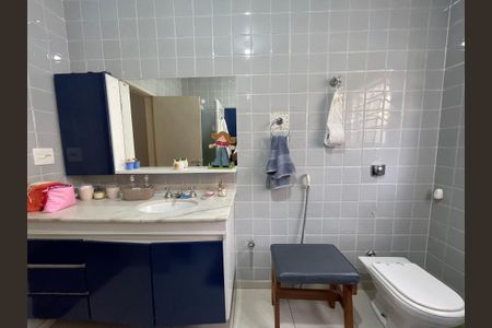 Casa à venda com 244m², 4 quartos e 4 vagas Casa à venda com 244m², 4 quartos e 4 vagasBanheiro 6