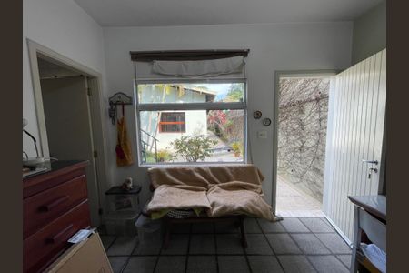 Casa à venda com 244m², 4 quartos e 4 vagas Casa à venda com 244m², 4 quartos e 4 vagasQuarto 4