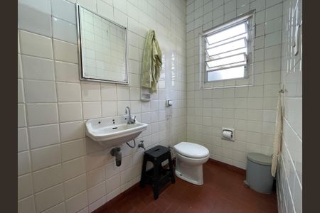 Casa à venda com 244m², 4 quartos e 4 vagas Casa à venda com 244m², 4 quartos e 4 vagasBanheiro 4