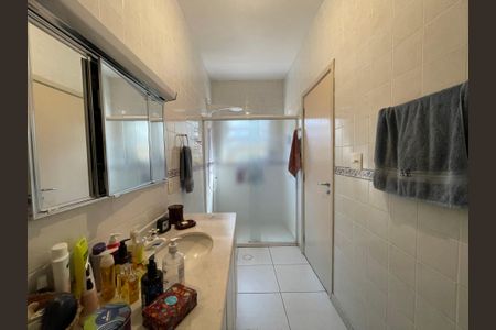 Casa à venda com 244m², 4 quartos e 4 vagas Casa à venda com 244m², 4 quartos e 4 vagasBanheiro 1