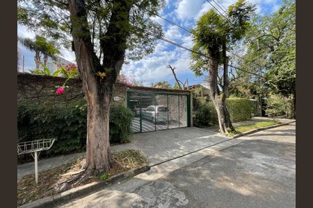 Casa à venda com 244m², 4 quartos e 4 vagas Casa à venda com 244m², 4 quartos e 4 vagasFachada