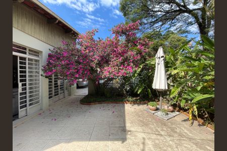 Casa à venda com 244m², 4 quartos e 4 vagas Casa à venda com 244m², 4 quartos e 4 vagasQuintal